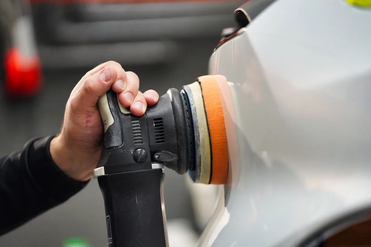 Machine-polishing a ceramic coating on a white panel